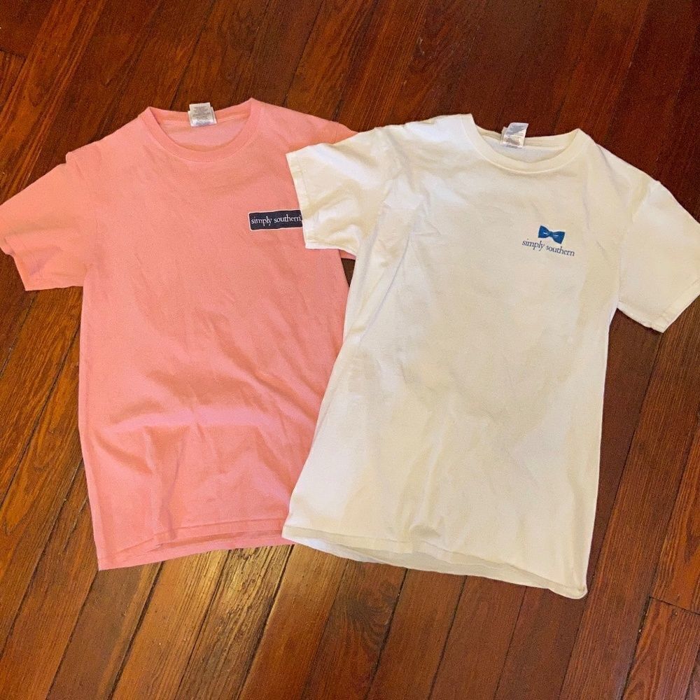 2 Simply Southern T-Shirts Small Peach & White